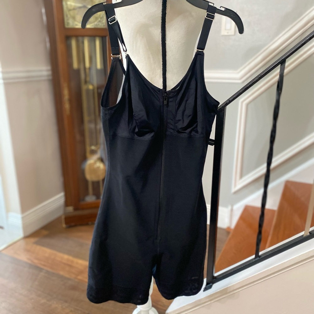 Yianna Front Zip Full Bust Mid-Thigh Faja Bodysuit - Picture 4 of 10